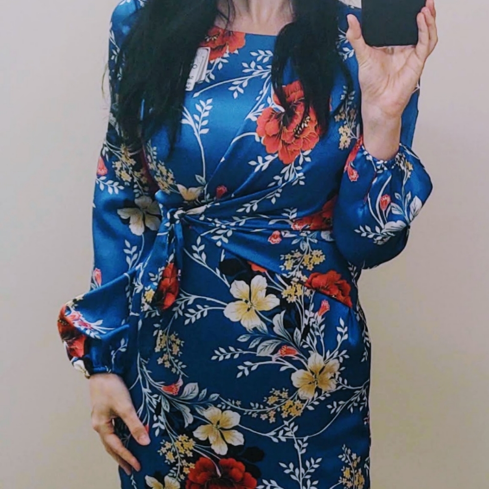 Asian inspired flower design dress with side tie to cinch in waist. So gorgeous